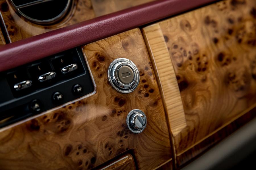 Детали интерьера Rolls-Royce Phantom EWB 2007 года  (NA) (фото 42 из 105)